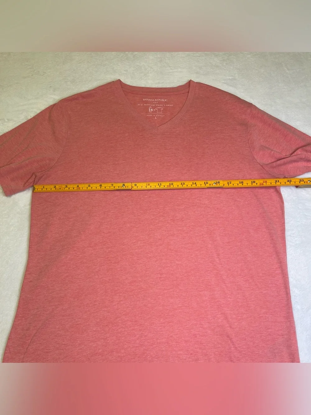 Banana Republic Mens Eco Premium Wash V-Neck T-Shirt Large Heathered Pink Coral